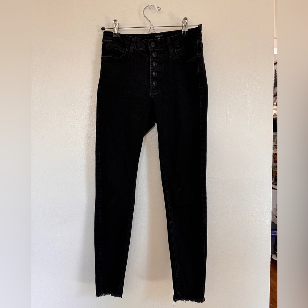 Just Black size 25 black skinny jean w/ buttons & raw hem